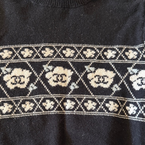 CHANEL Sweater in Black and White size 40 (XS-S) - Picture 2 of 8